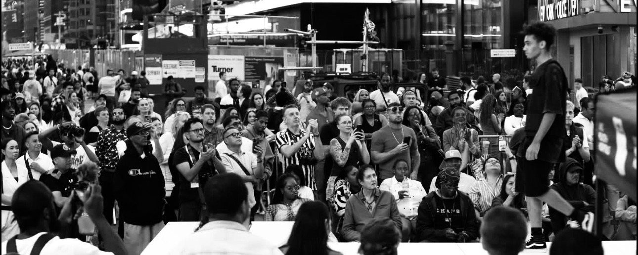 Acoperi worn in the crowd